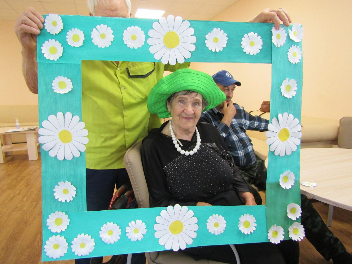 «Ромашковая поляна»: арт-терапевтические занятия для пожилых людей